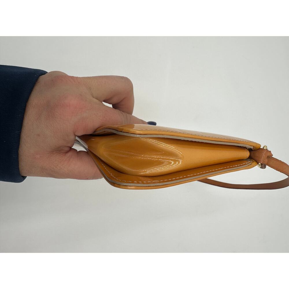 Louis Vuitton Verni Pochette - Picture 9 of 16